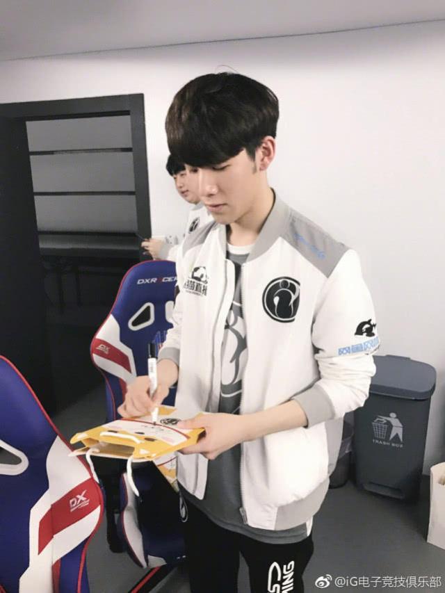 J9-TheShy遭遇十二持续失利，瑞士队教练压力巨大！