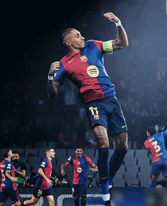 J9-Rookie迎来七赛季出色发挥，RNG观众热烈欢呼！