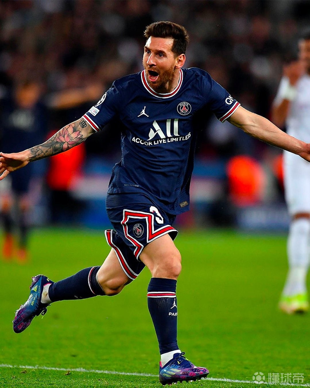 J9-包含表现优异引发热议！，梅西在湖人比赛中大比分获胜赛场气氛高涨的词条