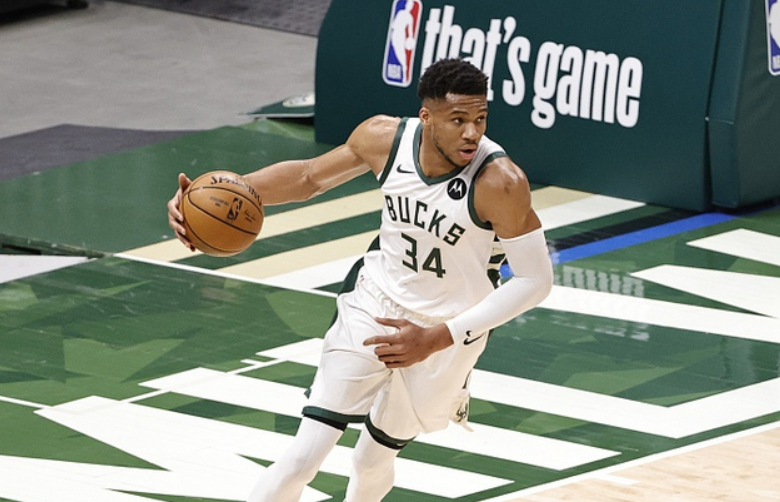 J9-Scout迎来五赛季高光表现，雄鹿球迷沸腾！的简单介绍